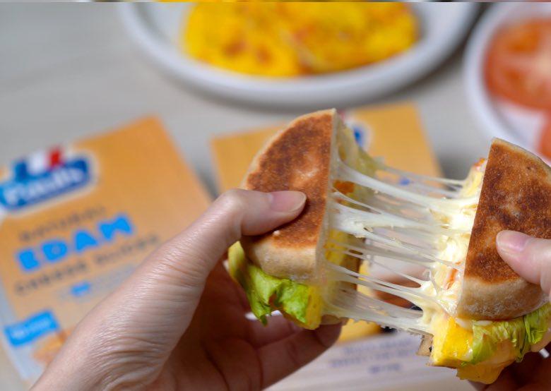 CHEESY EGG SANDWICH